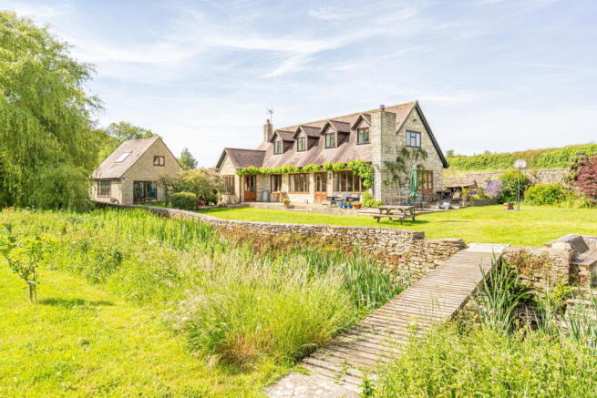 4 bed property, in Brook End, £975,000