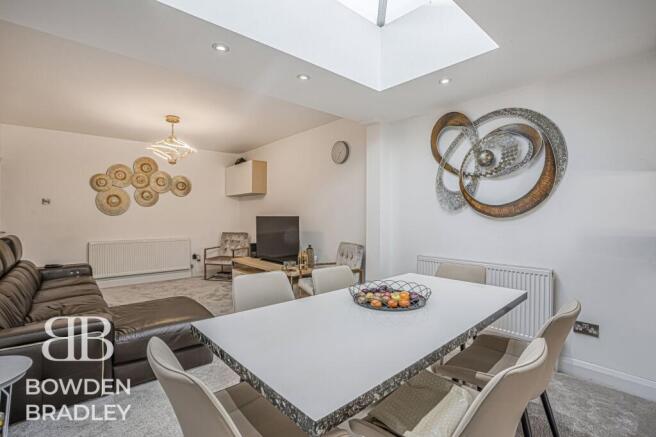 3 bed property, in Greenleafe Drive, £600,000