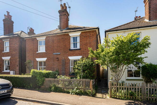 2 bed property, in Down Road, £475,000