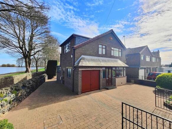 3 bed property, in Cemetery Road, £360,000