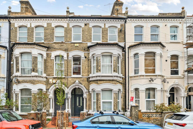 3 bed property, in Mayflower Road, £675,000
