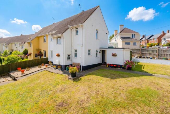 3 bed property, in Barnfield, £275,000
