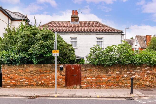 10 bed property, in Berrylands Road, £999,950