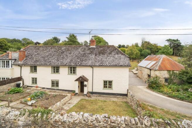 5 bed property, in Membury, £675,000