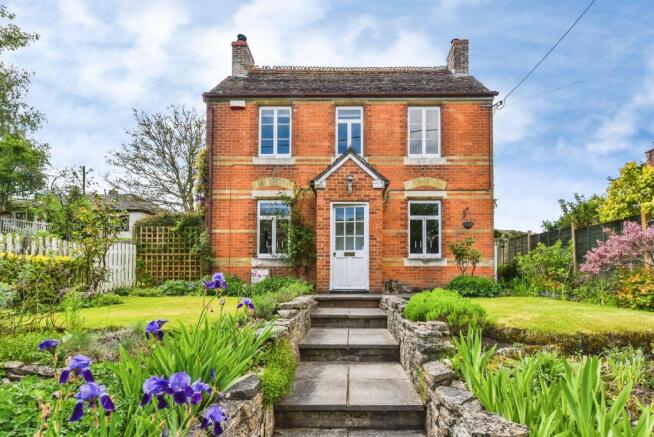 3 bed property, in Brook Street, £375,000
