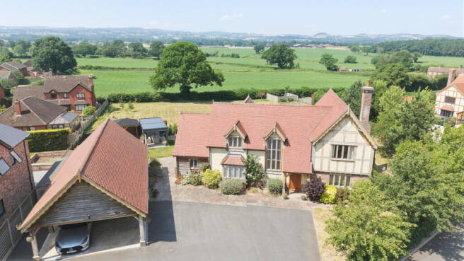 4 bed property, in Limes Paddock, £950,000