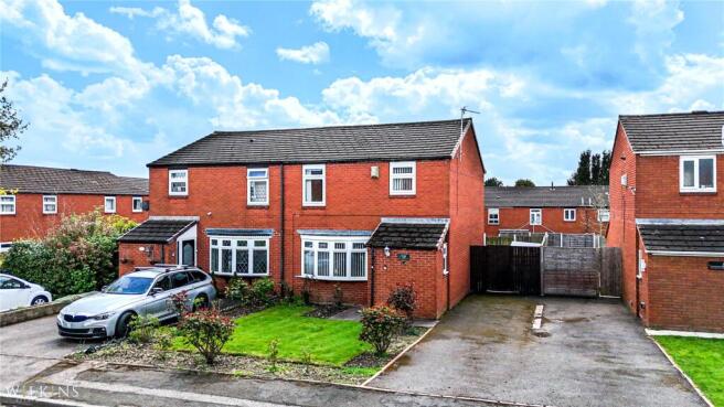 3 bed property, in Pullman Close, £210,000
