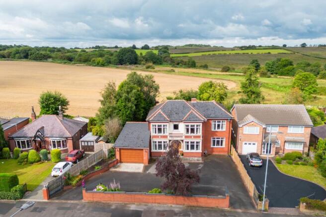 5 bed property, in Upholland Road, £700,000