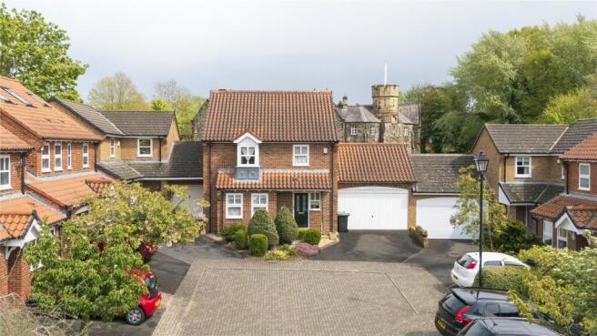 3 bed property, in St Giles Close, £360,000