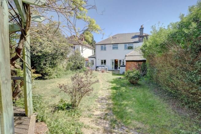 5 bed property, in Amersham Road, £575,000