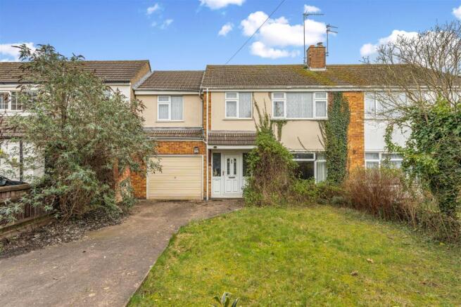 5 bed property, in Chacombe Road, £410,000