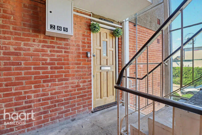 1 bed property, in Long Riding, £130,000