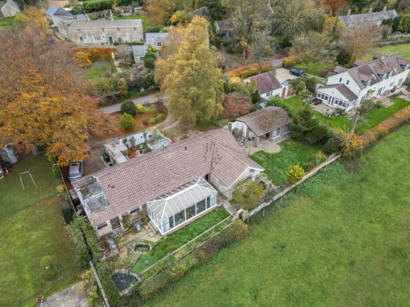 4 bed property, in Thickwood Lane, £695,000