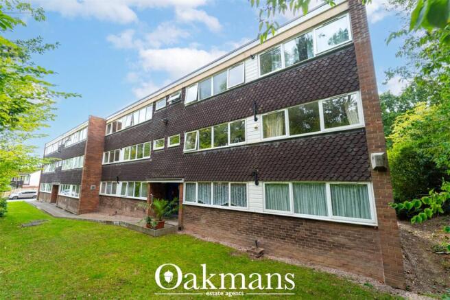 2 bed property, in Cedarhurst, £160,000