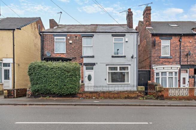 2 bed property, in Shiregreen Lane, £135,000
