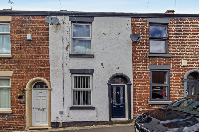 2 bed property, in Brook Street, £130,000