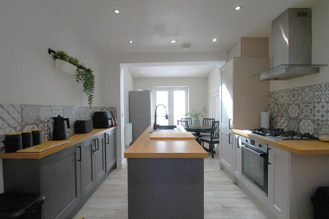 3 bed property, in St. Marys Avenue, £270,000