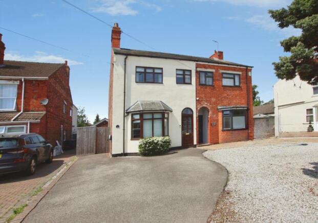 3 bed property, in Hykeham Road, £300,000