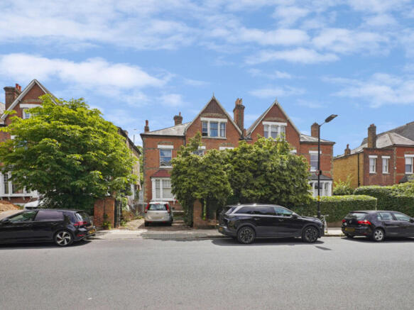 8 bed property, in Wood Vale, £1,800,000
