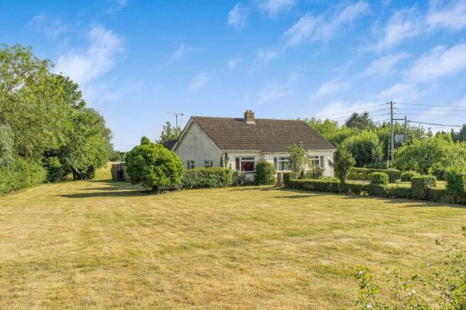 3 bed property, in Bushey Ground, £925,000