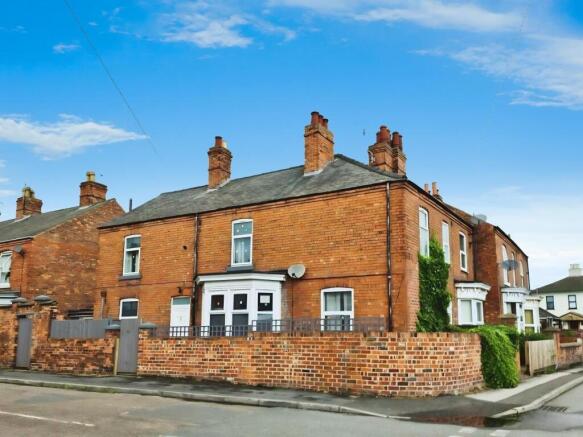 5 bed property, in Thrumpton Lane, £162,000