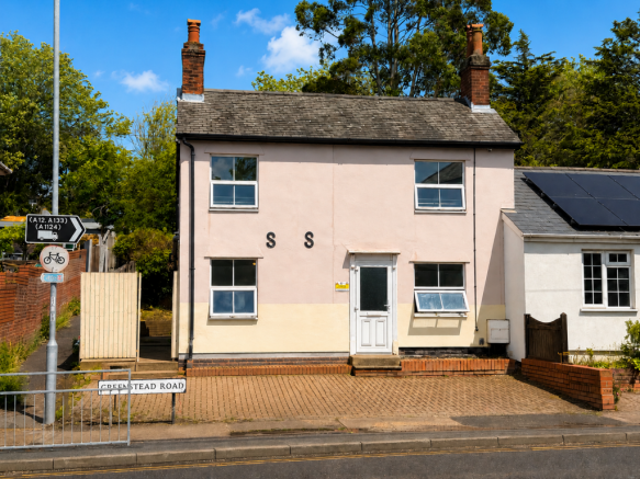 5 bed property, in Greenstead Road, £460,000