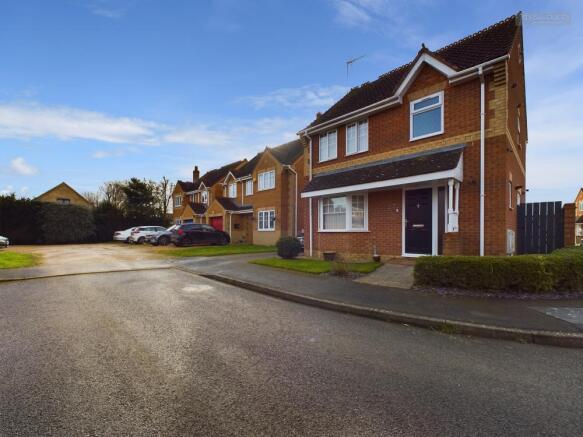 3 bed property, in Harvester Way, £280,000