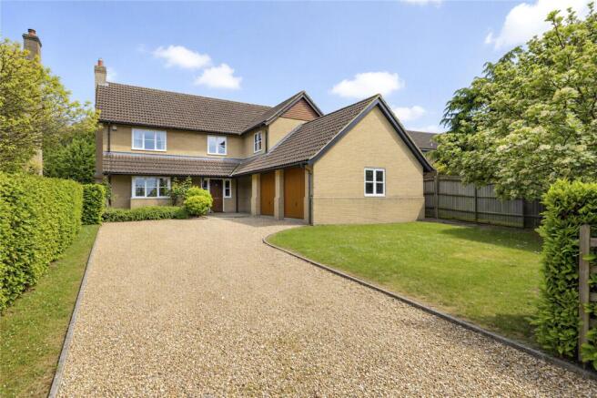 5 bed property, in Eversden Road, £900,000