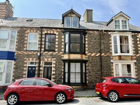 5 bed property, in North Road, £275,000