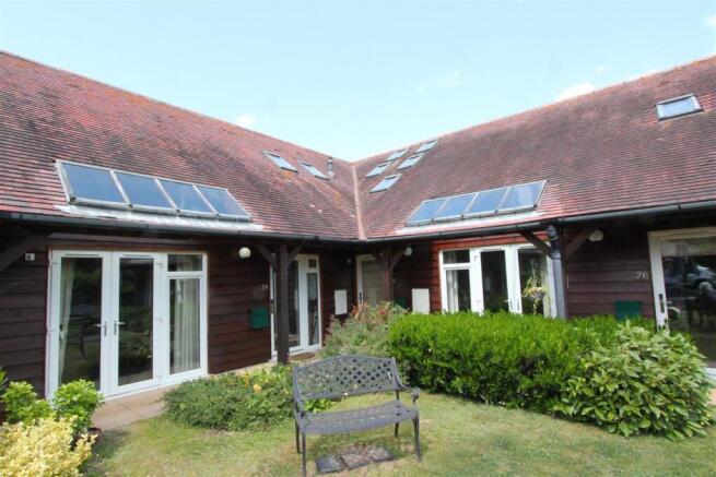 2 bed property, in Broad Oak Lane, £390,000