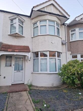 3 bed property, in Elstree Gardens, £475,000