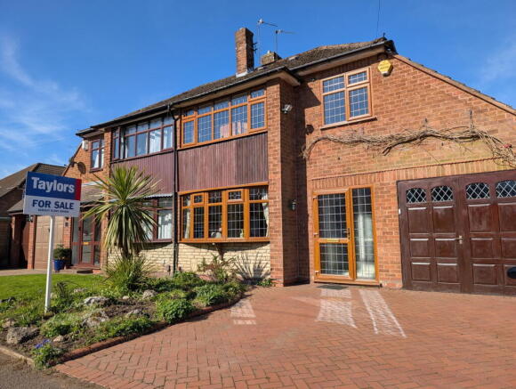 3 bed property, in Horton Close, £264,950