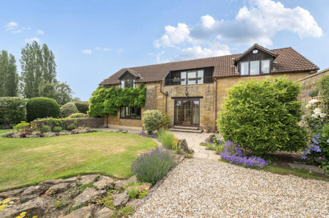 3 bed property, in Main Street, £600,000