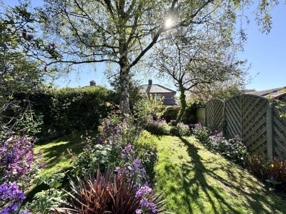 3 bed property, in Lawrence Road, £250,000