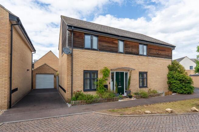 3 bed property, in Wren Close, £350,000