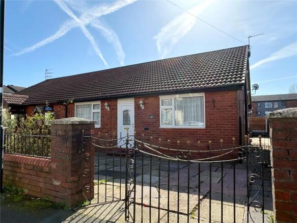 2 bed property, in Cobden Street, £225,000