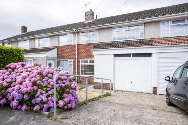 3 bed property, in Glen Mavis Way, £260,000