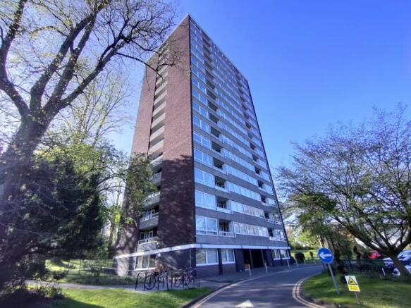 2 bed property, in Warwick Crest, £179,000