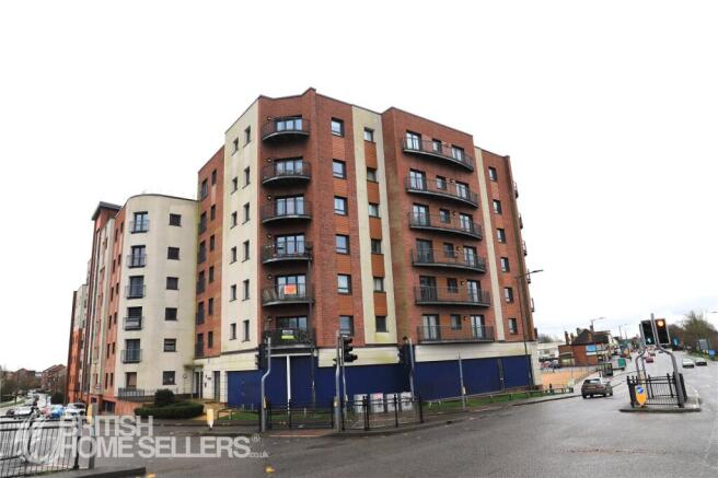 2 bed property, in Hawksbill Way, £140,000