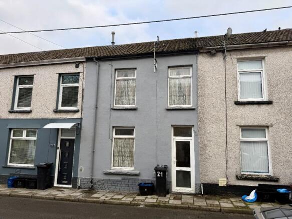 3 bed property, in Thomas Street, £95,000