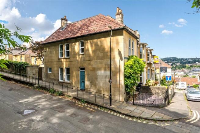 2 bed property, in Magdalen Road, £565,000