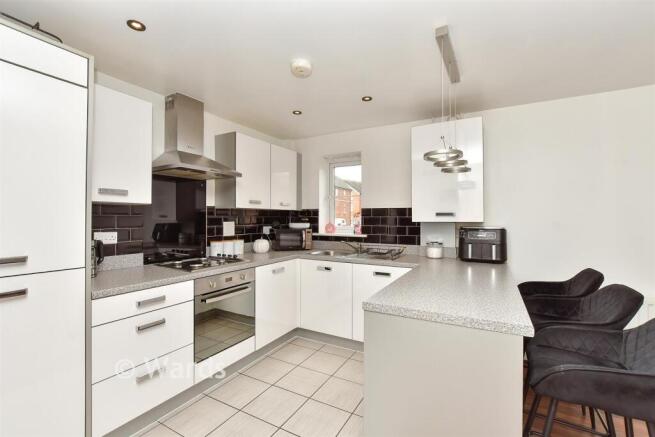 2 bed property, in Easton Drive, £160,000