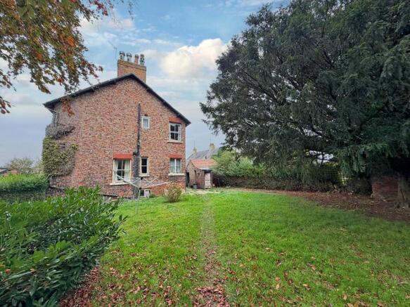 4 bed property, in Harrogate Road, £600,000