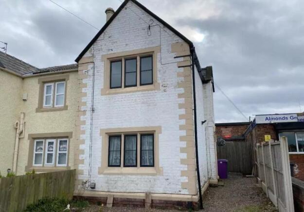 3 bed property, in 109 Almonds Green, £175,000