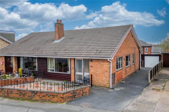 2 bed property, in Ryedale Way, £220,000