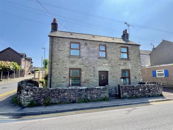 3 bed property, in Heywood Road, £250,000