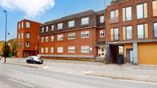 2 bed property, in Field End Road, £360,000
