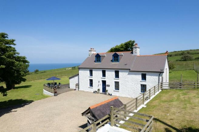 5 bed property, in Blaencelyn, £900,000