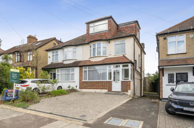 4 bed property, in Stoneyfields Lane, £600,000