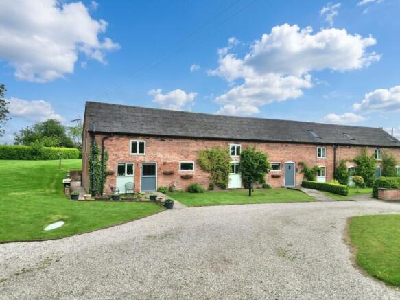 4 bed property, in Bearstone, £725,000